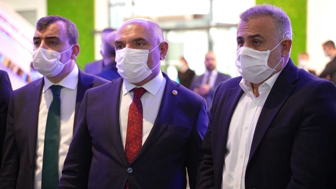 'Yerli otomobili yapamazsınız’ diyen CHP'li vekil TOGG'un direksiyonuna geçti